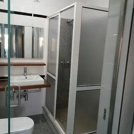 At Ease Apartman *