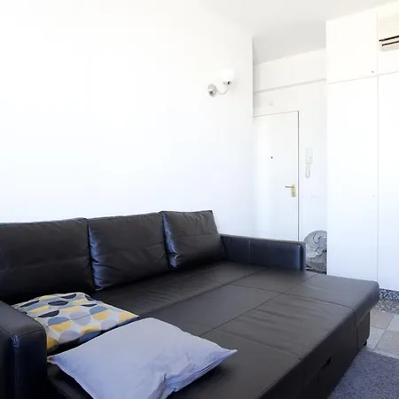 At Ease Apartman *