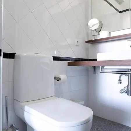 At Ease Apartman *