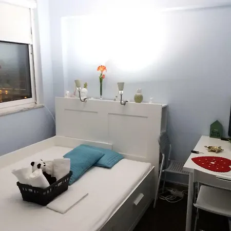 At Ease Apartman *